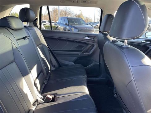 Used 2022 Volkswagen Tiguan SE image 21