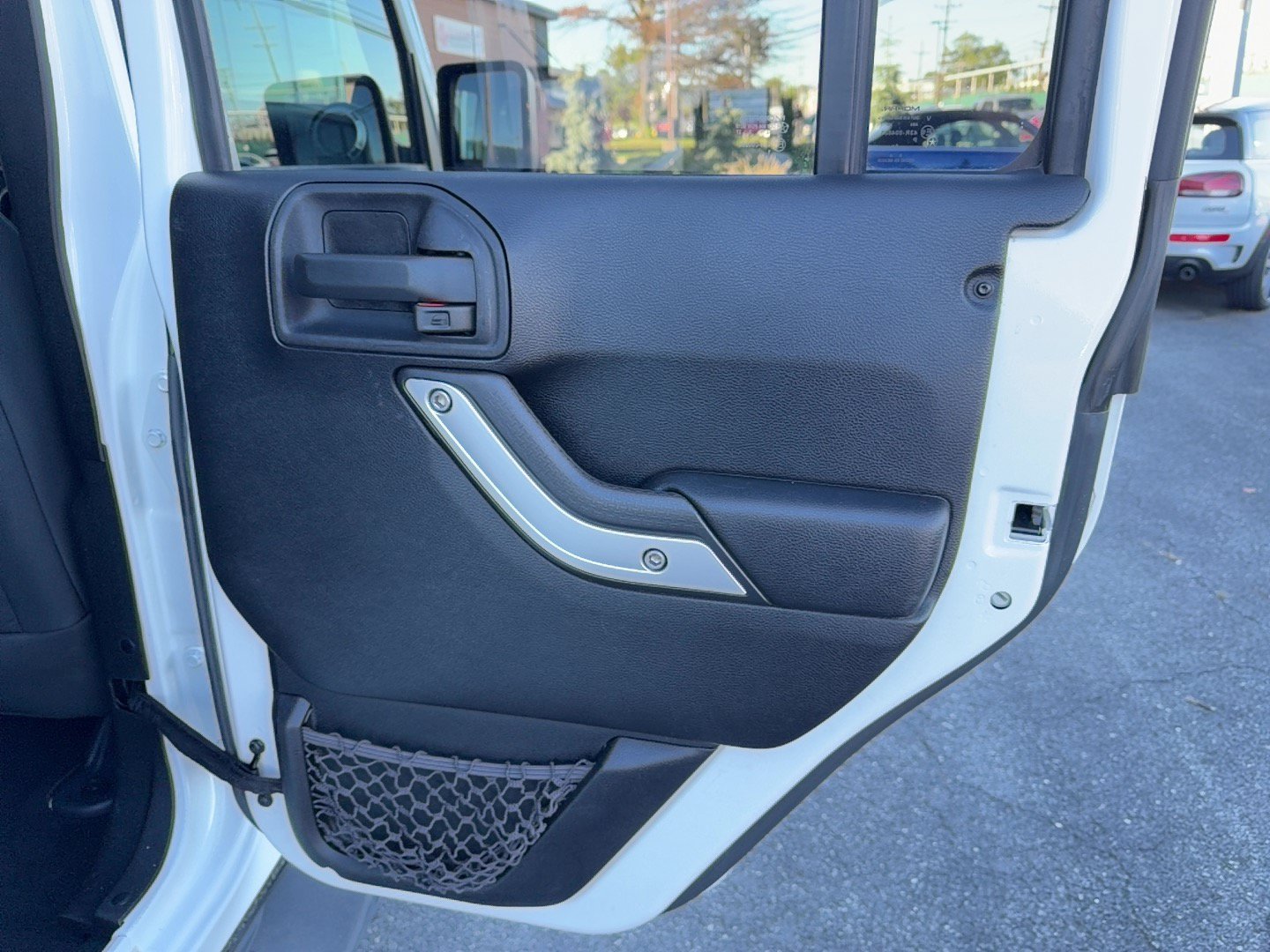Used 2012 Jeep Wrangler Unlimited Sahara w/ Connectivity Group AWD/4WD image 20
