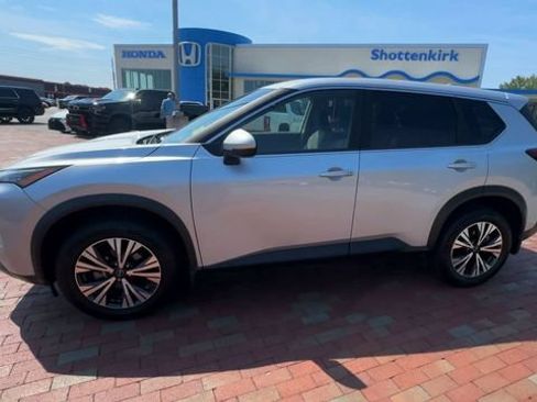 Used 2023 Nissan Rogue SV FWD image 7