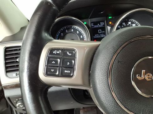 Used 2012 Jeep Grand Cherokee Laredo w/ Laredo E Group AWD/4WD image 16