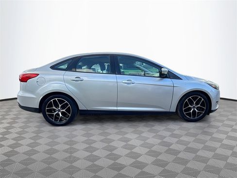 Used 2017 Ford Focus SEL image 5