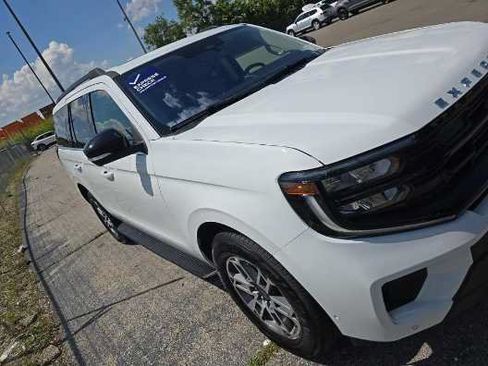 Used 2025 Ford Expedition Active RWD image 2