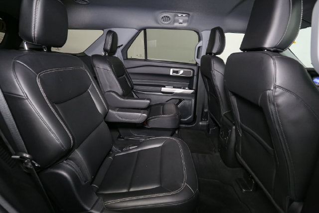 Used 2023 Ford Explorer XLT w/ Equipment Group 202A AWD/4WD image 19