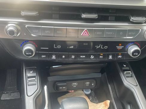 Used 2024 Kia Telluride S w/ S Sunroof Package FWD image 13