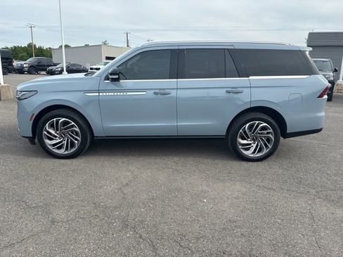 New 2026 Lincoln Navigator Reserve AWD/4WD image 2
