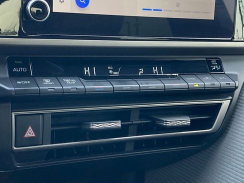 Certified 2025 Toyota Camry SE image 23