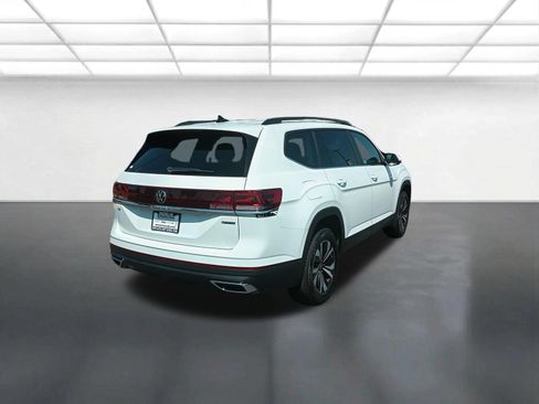 Used 2024 Volkswagen Atlas SE AWD/4WD image 4