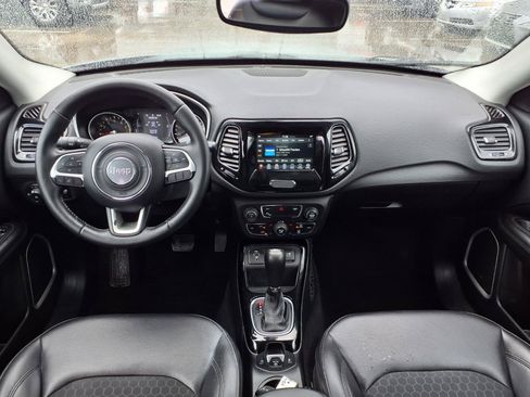 Used 2019 Jeep Compass Latitude FWD image 4