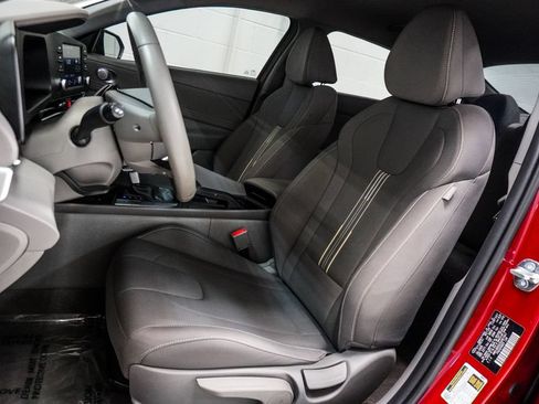 Used 2025 Hyundai Elantra Sport FWD image 6