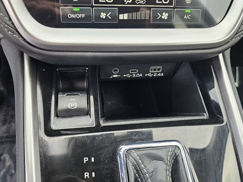 Used 2025 Subaru Outback Premium image 29