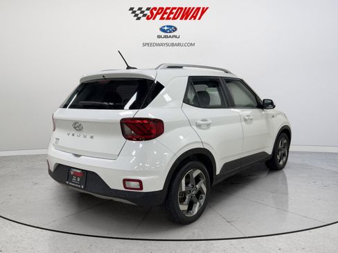 Used 2025 Hyundai Venue SEL FWD image 6