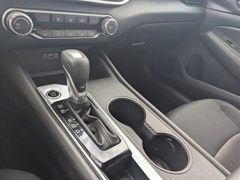 Used 2025 Nissan Altima 2.5 SV image 10