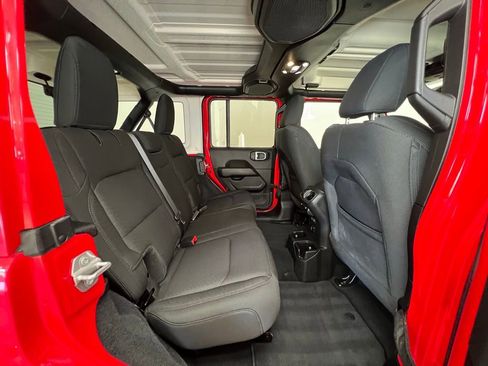 Used 2022 Jeep Wrangler Unlimited Sahara w/ Cold Weather Group image 8