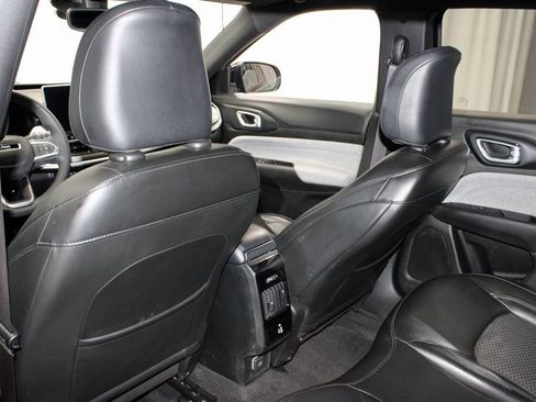 Used 2023 Jeep Compass Latitude w/ Convenience Group AWD/4WD image 20