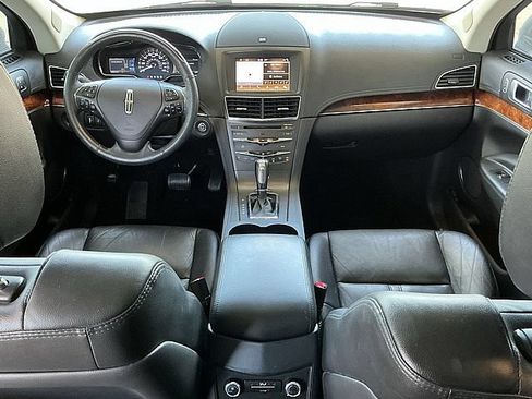 Used 2019 Lincoln MKT AWD image 15