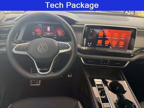 Used 2024 Volkswagen Atlas Peak Edition SE AWD/4WD image 18