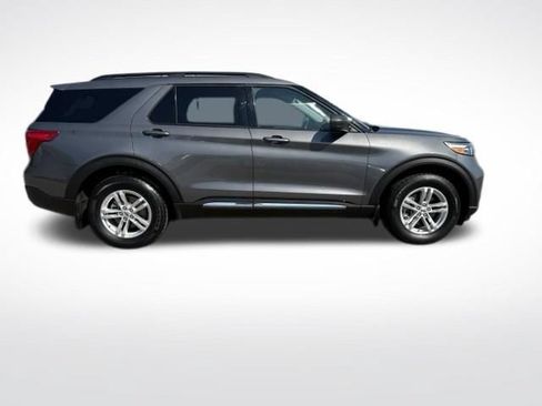 Used 2022 Ford Explorer XLT w/ Class IV Trailer Tow Package AWD/4WD image 4