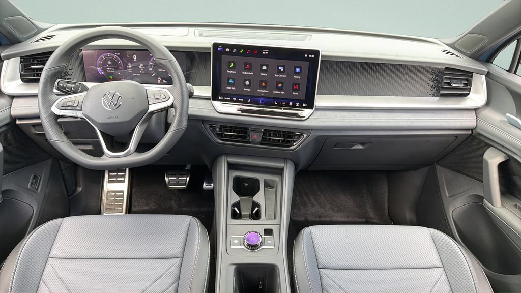 New 2026 Volkswagen Tiguan SE R-Line FWD image 11