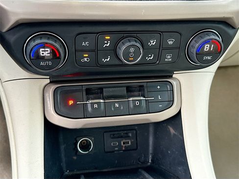 Used 2023 GMC Acadia Denali image 17