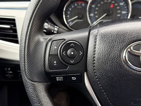 Used 2014 Toyota Corolla LE image 8