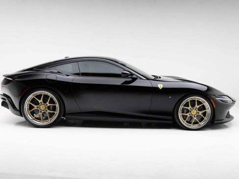 Used 2022 Ferrari Roma image 15