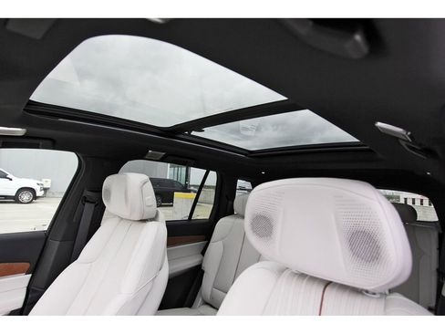 Certified 2026 Cadillac Vistiq Luxury image 29