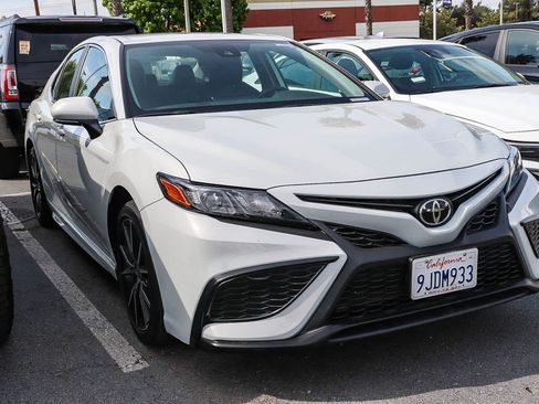 Used 2024 Toyota Camry SE image 8