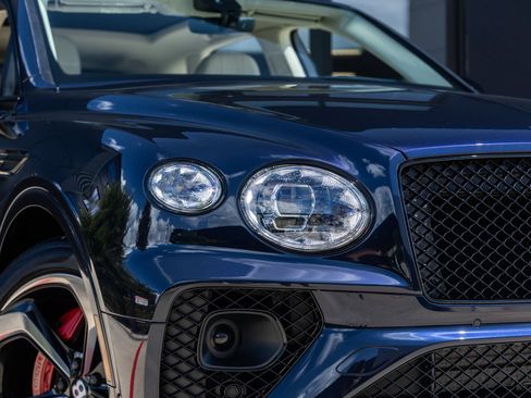Used 2023 Bentley Bentayga AWD/4WD image 18