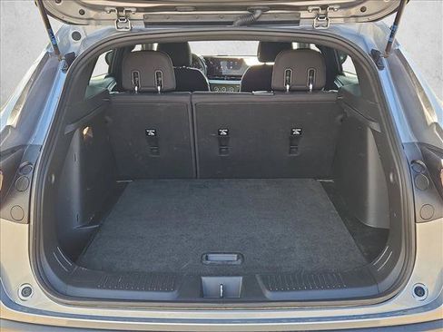 Used 2024 Chevrolet Trax RS w/ Sunroof Package FWD image 6