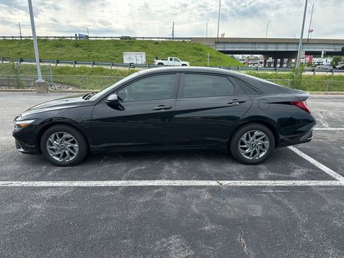 Used 2025 Hyundai Elantra Hybrid FWD image 6