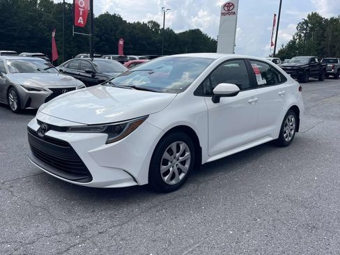 Used 2026 Toyota Corolla LE FWD image 3