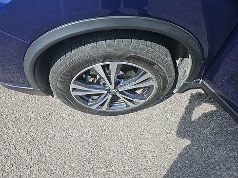 Used 2019 Nissan Rogue SV w/ Premium Package image 13