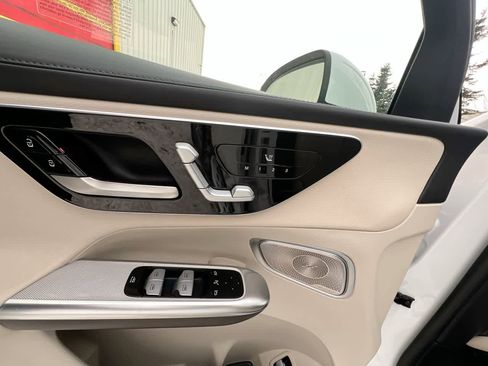 Used 2024 Mercedes-Benz GLC 300 4MATIC image 12