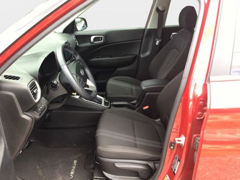 Used 2021 Hyundai Venue SEL w/ Cargo Package FWD image 9