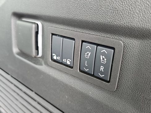 Certified 2025 GMC Yukon Denali image 34