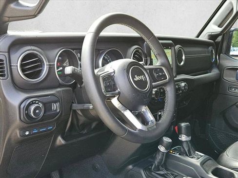 Used 2023 Jeep Wrangler Unlimited Sahara AWD/4WD image 9
