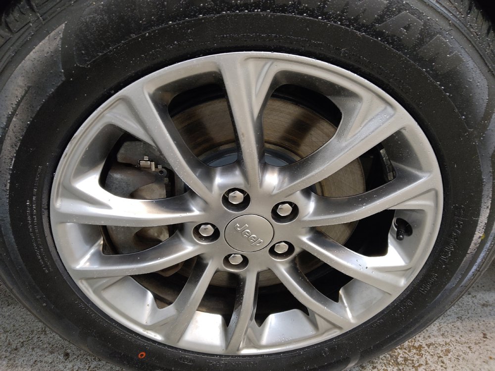 Used 2019 Jeep Cherokee Latitude Plus w/ Comfort/Convenience Group FWD image 31