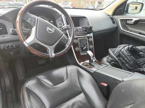 Used 2013 Volvo XC60 3.2 w/ Climate Pkg image 2