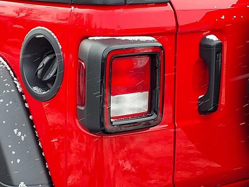 Used 2022 Jeep Wrangler Unlimited Sport image 22