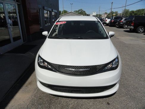Used 2023 Chrysler Voyager LX FWD image 7