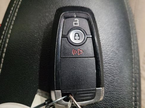 Used 2020 Ford Escape SE FWD image 32