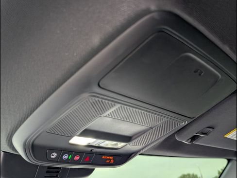 Used 2025 Chevrolet Traverse LT w/ Midnight/Sport Edition FWD image 19