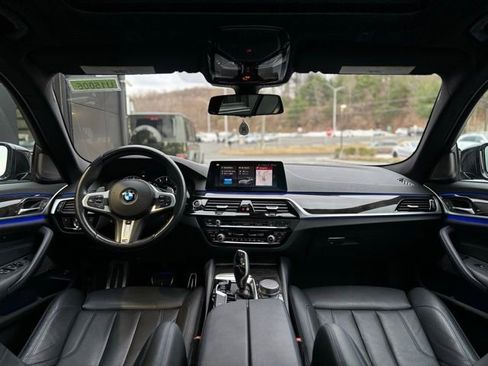 Used 2019 BMW 530i xDrive w/ M Sport Package image 25
