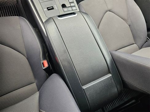 Used 2023 Toyota Highlander LE image 29