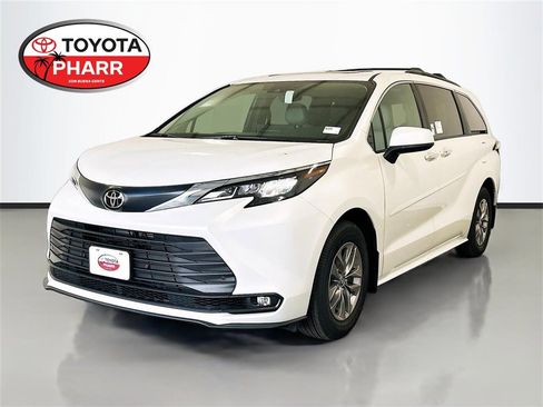 New 2026 Toyota Sienna XLE image 1