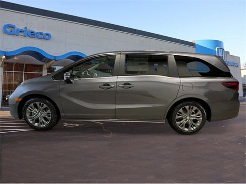 New 2026 Honda Odyssey Touring image 2