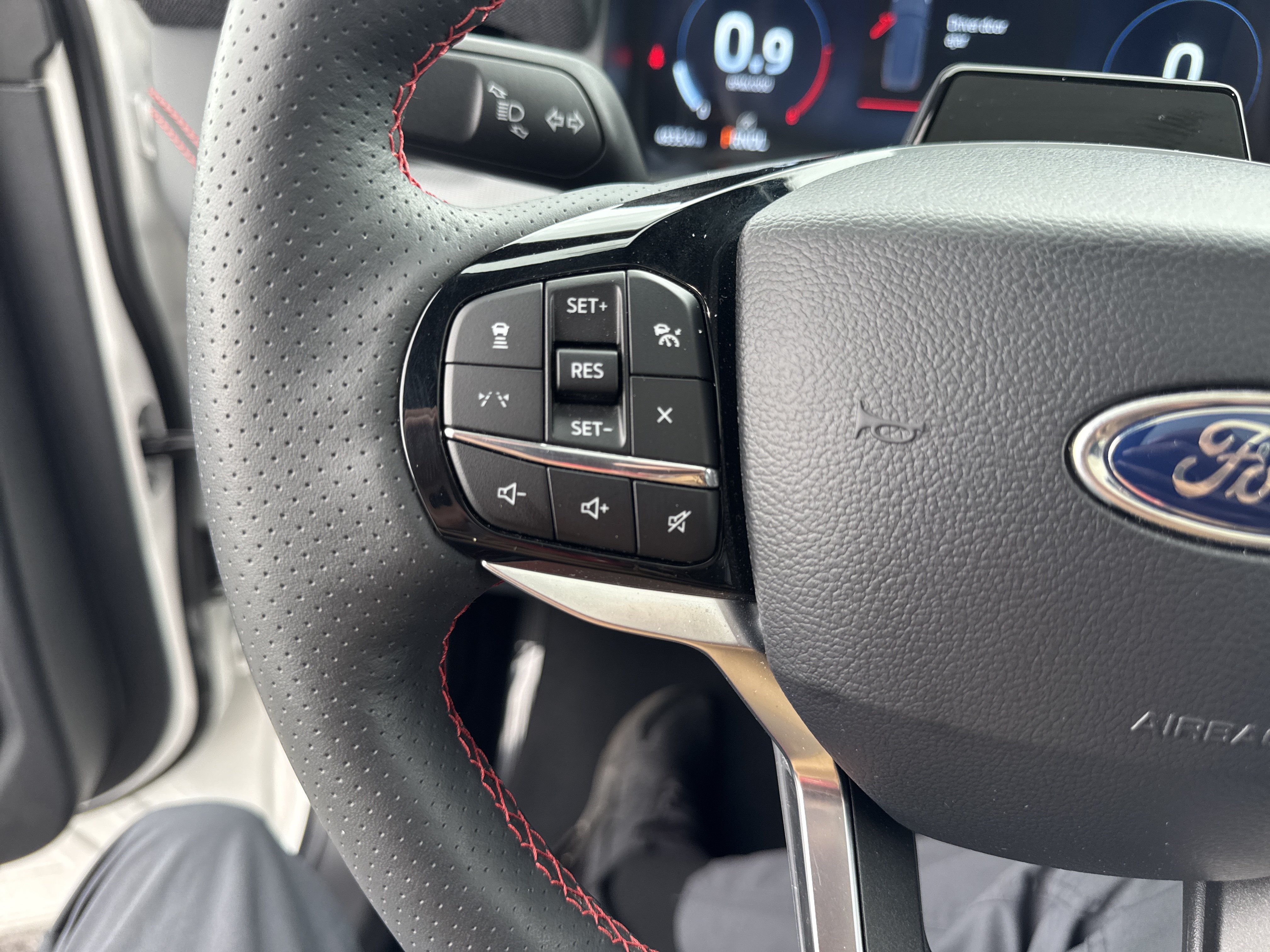 Used 2026 Ford Explorer ST-Line w/ ST-Line Street Pack AWD/4WD image 19