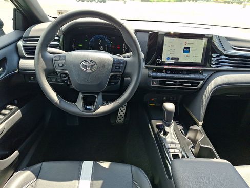 Used 2026 Toyota Camry SE FWD image 11
