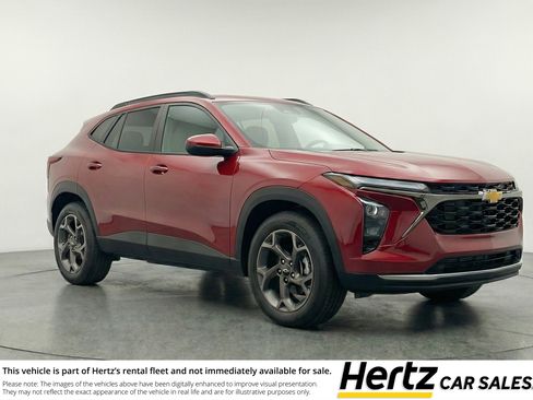 Used 2025 Chevrolet Trax LT image 1