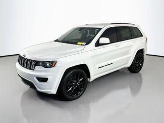 Used 2018 Jeep Grand Cherokee Altitude RWD video 3